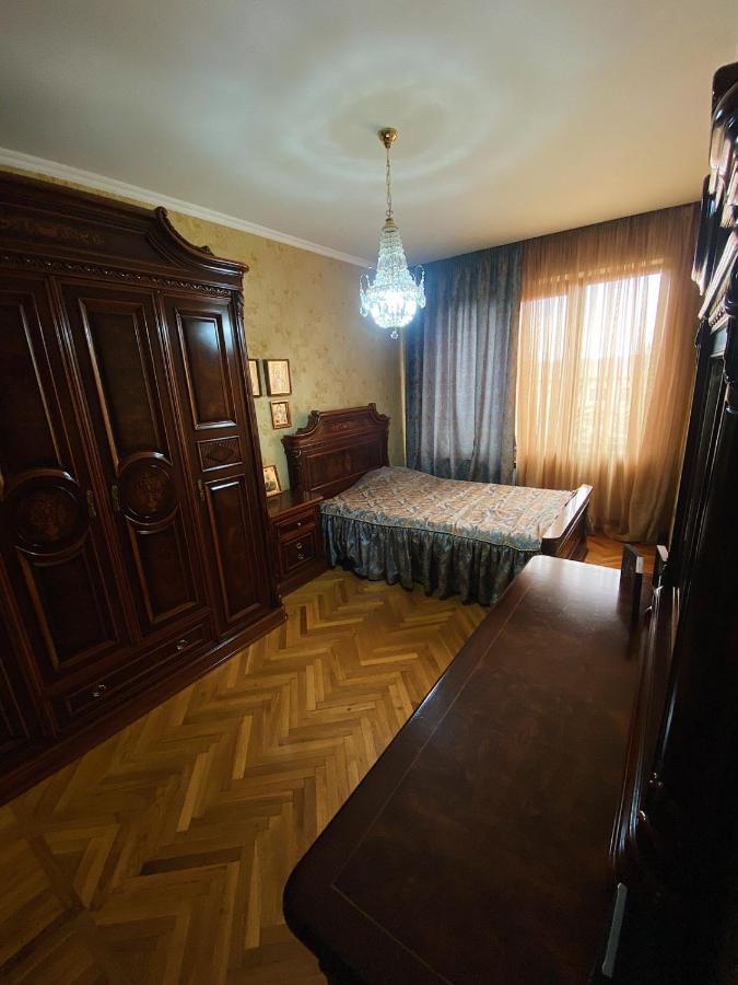 Большая Четырехкомнатная Квартира С Двумя Балконами У Моря В Центре Сухума,В Абхазии Сухумі Екстер'єр фото